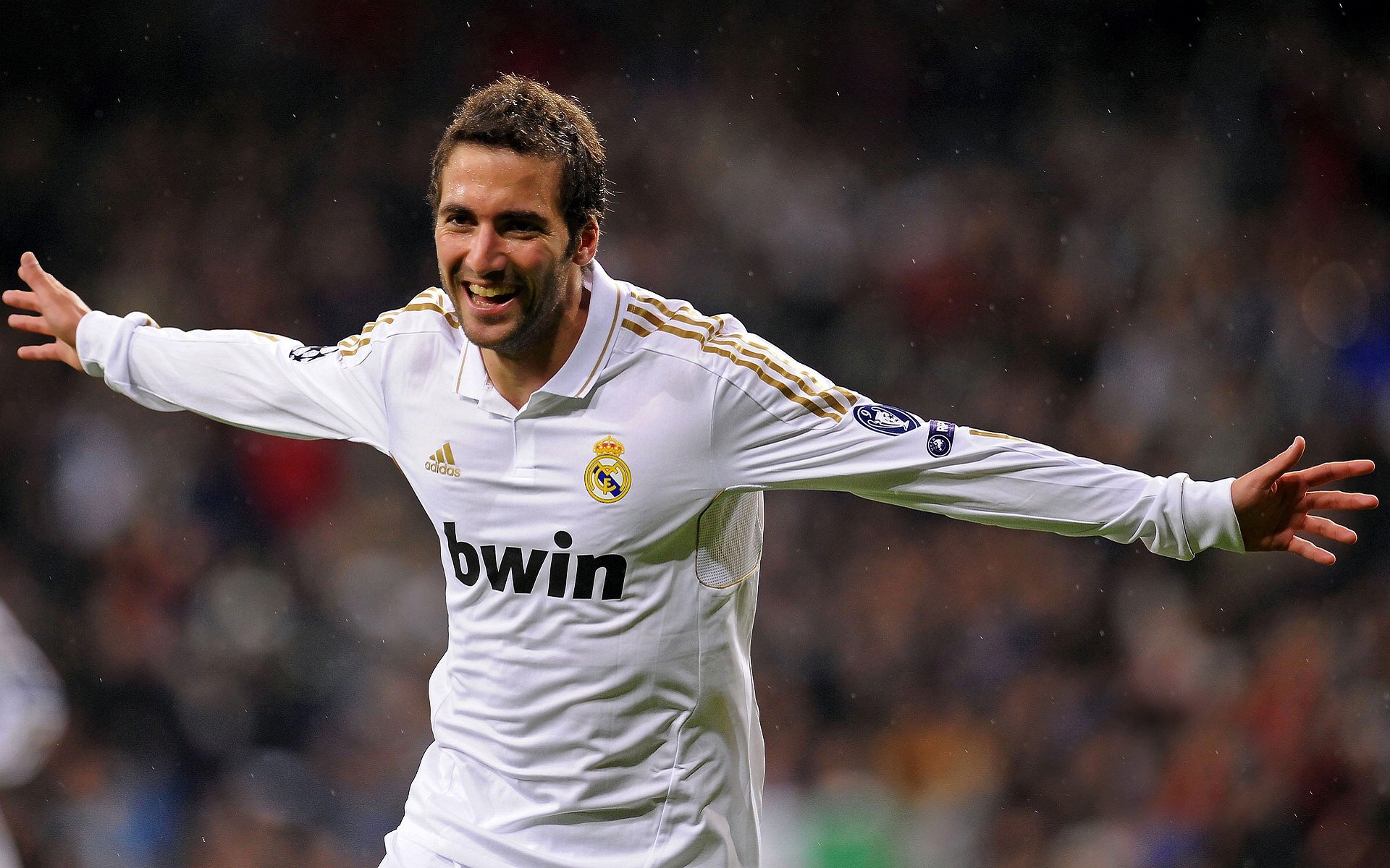 MAD引发争议！穆古鲁扎官方宣布表现优异新规热度持续攀升